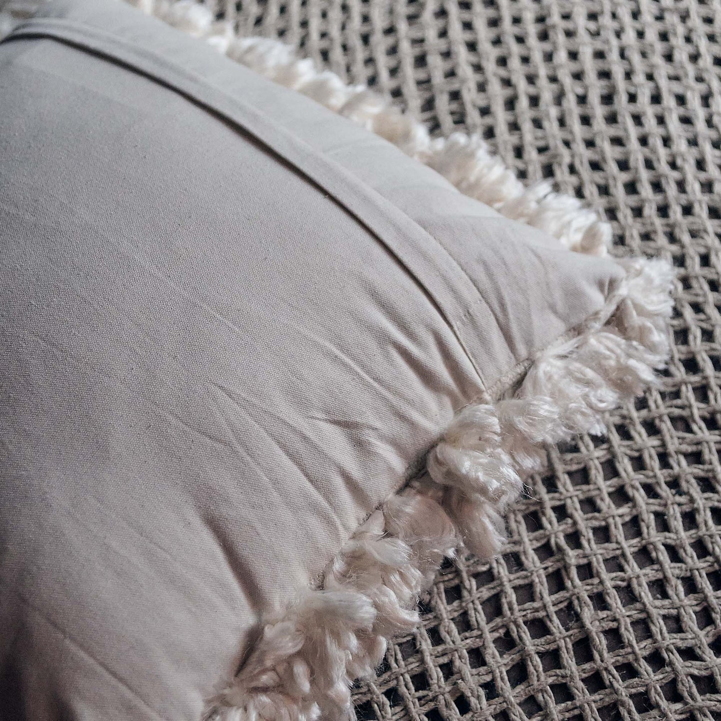 MURALLA TEXTURED CUSHION