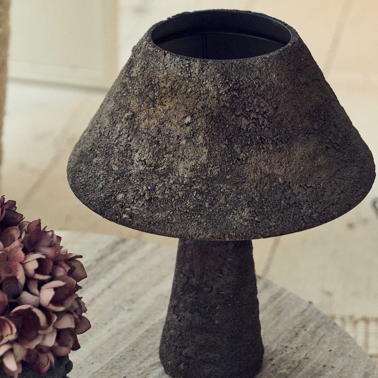 NEBULA CONCRETE TABLE LAMP