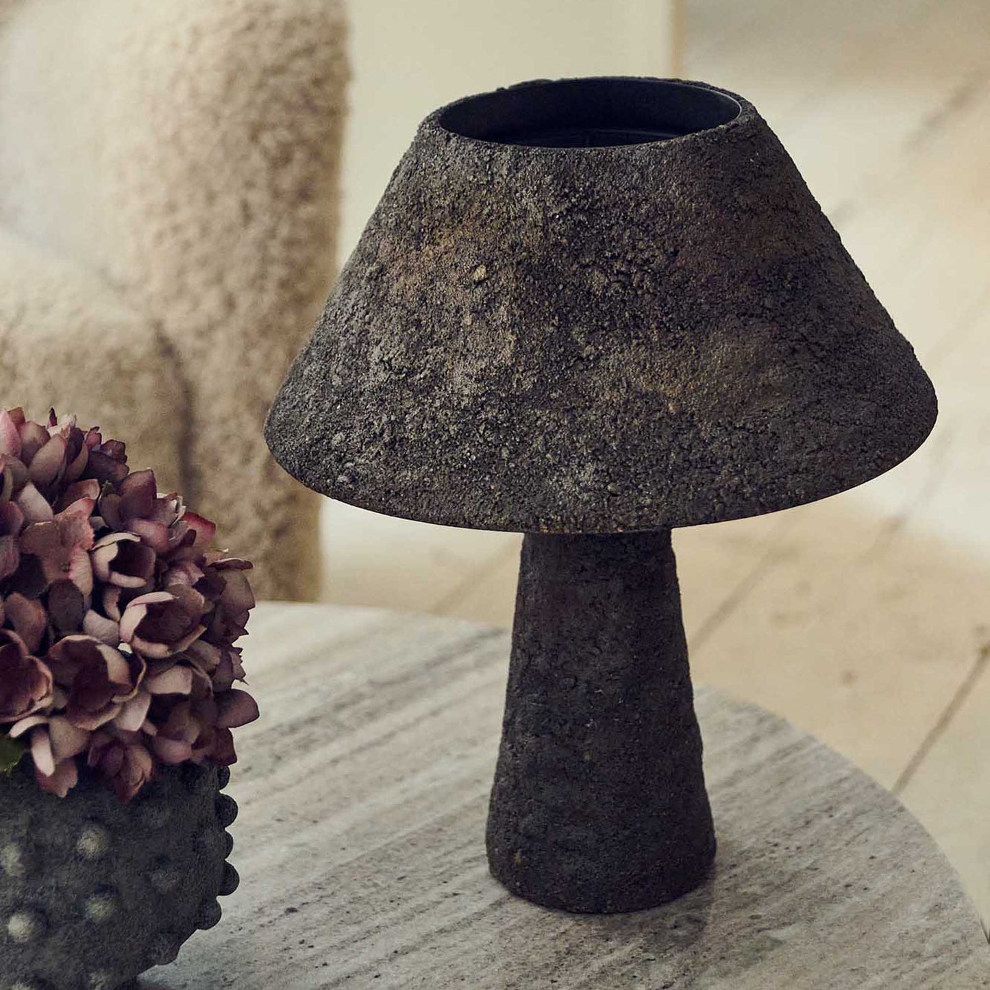 NEBULA CONCRETE TABLE LAMP