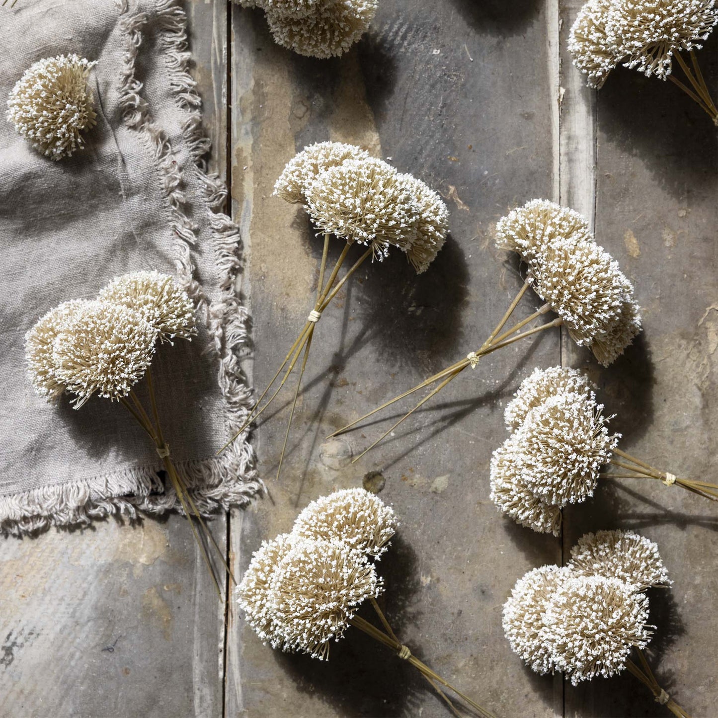 ARTIFICIAL ALLIUM BUNCH, WHITE