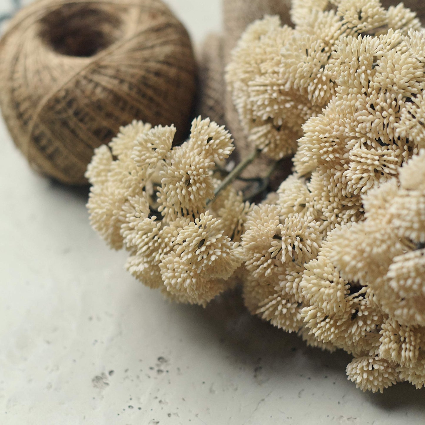 ARTIFICIAL SEDUM CREAM - In Stock